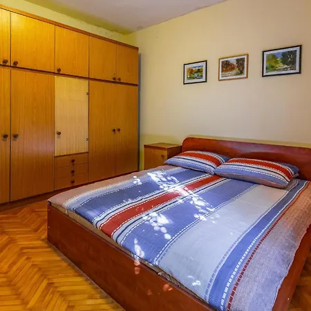 Apartment 2 Bedroom Gorgeous In *