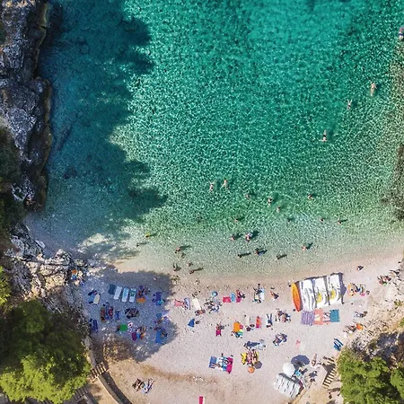 2 Bedroom Gorgeous In Pula