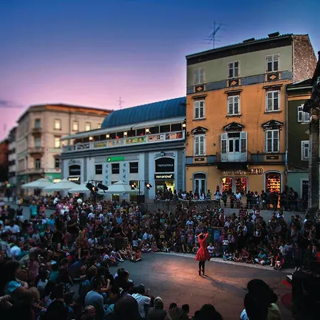 2 Bedroom Gorgeous In Daire Pula