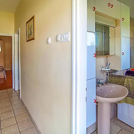 2 Bedroom Gorgeous In Apartment *