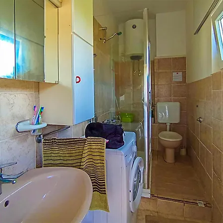 Apartment 2 Bedroom Gorgeous In *