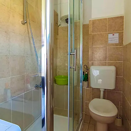 2 Bedroom Stunning In *