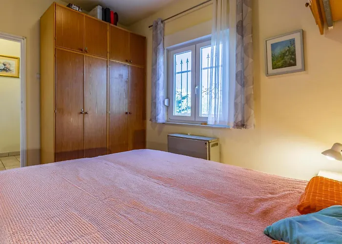 2 Bedroom Gorgeous In Pula