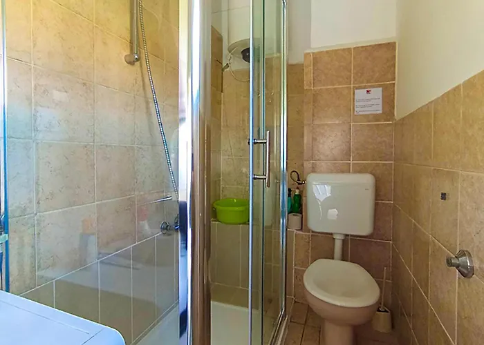 2 Bedroom Gorgeous In *