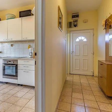 2 Bedroom Gorgeous In Daire *